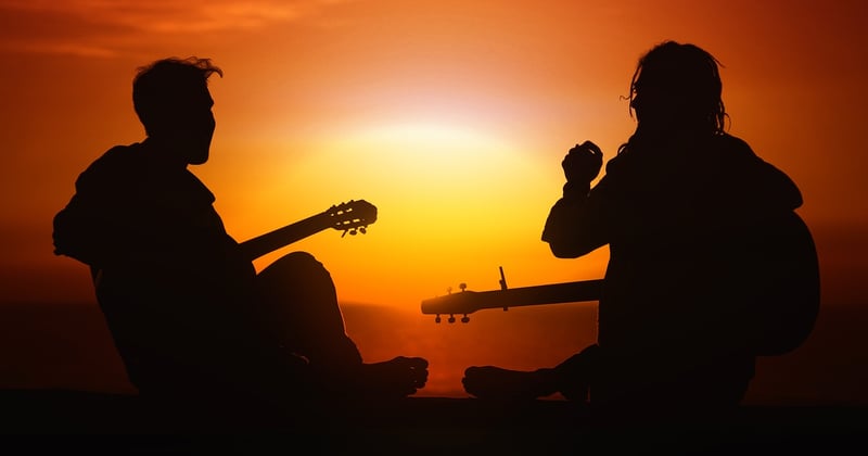 Les instruments électroniques révolutionnent les fanfares modernes